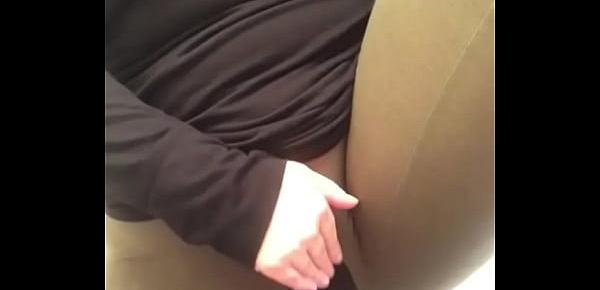  Big booty skimaskgoddess squirting in leggings public bathroom